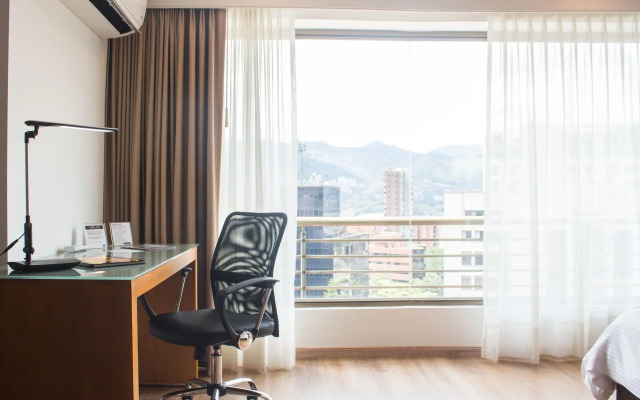 Leblón Suites Hotel