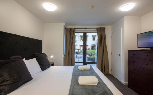 Modern Queenstown Apartment & Great Lake Views – Guest Rooms – Queenstown