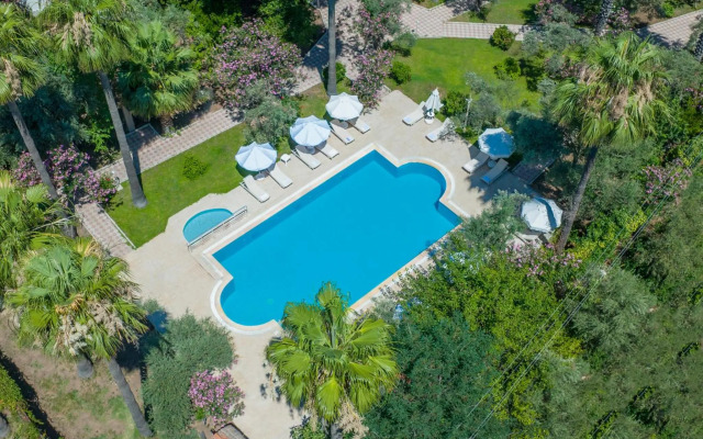 Chillos Beach Hotel & Lounge