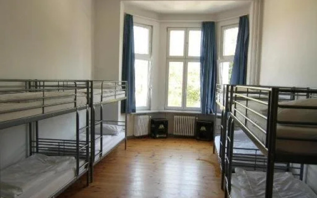 36 Rooms Hostel