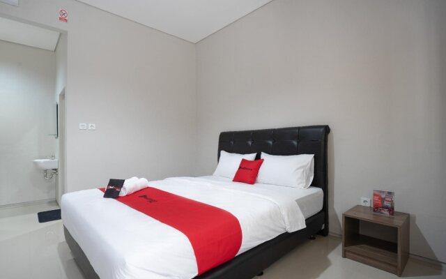 Reddoorz Near Roxy