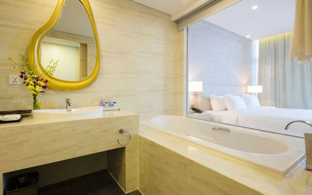Diamond Bay Condotel