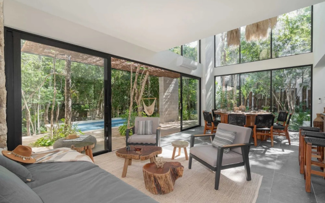 Twelve O’Clock Luxury Villas