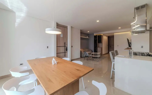w Elegant 3BR w Outdoor Balcony