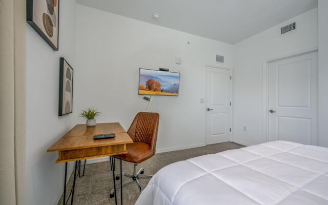 Spacious Beautiful 3-br Condo Prime Location