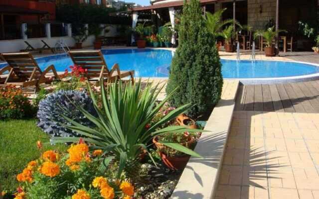 Meta Beach Budjet Hotel