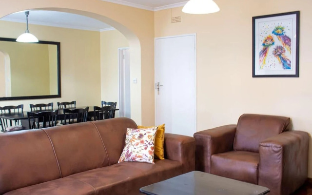 Inviting 3-bed Apartment In The City