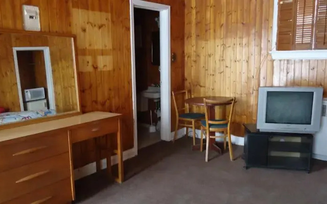 Champlain Motel