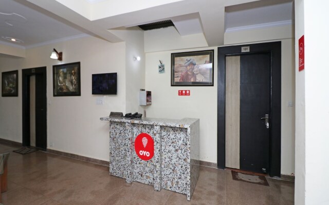 OYO 11877 Royal Residency