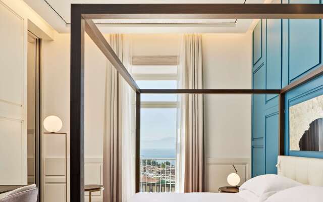 De Bonart Naples, Curio Collection by Hilton