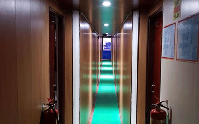 El Nido Ocean Suite Floating Hotel
