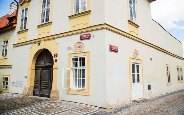 Prague Loreta Residence