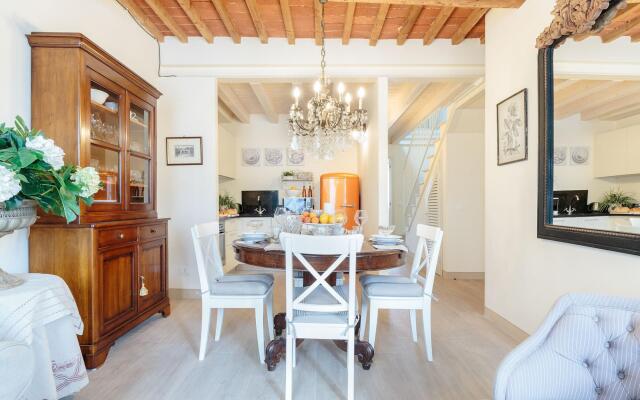 Casa Enea In Lucca With 2 Bedrooms And 1 Bathrooms