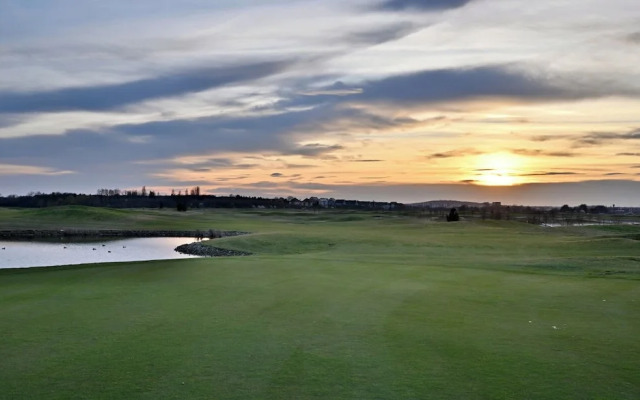 Apartments by Prague City Golf