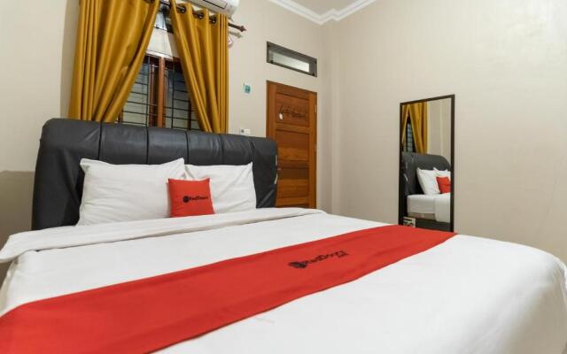 RedDoorz At Joyce Guest House Medan