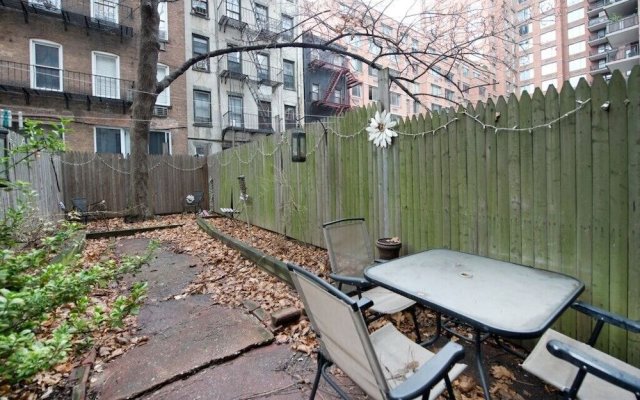 Charming Upper East Side Studio W/ Private Garden