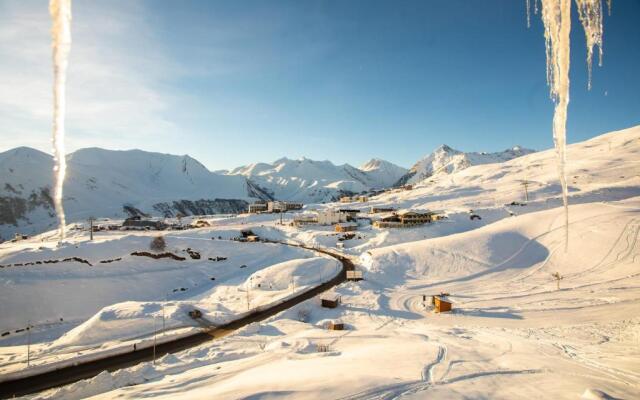 Charming Studio Apartment for 4 In New Gudauri