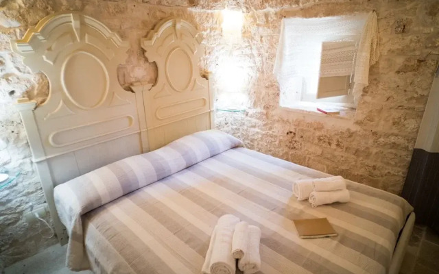 Trullo Bosco Selva Fasano by Typney