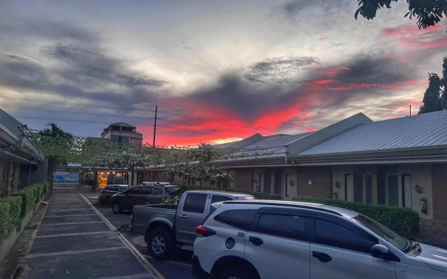 S&M Hotel