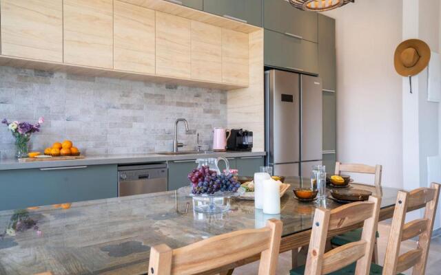 Deluxe AchzivBeach Apartment in Nahariya