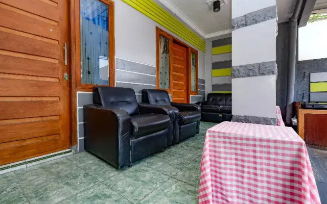 Griya Sakura Syariah Solo by OYO Rooms