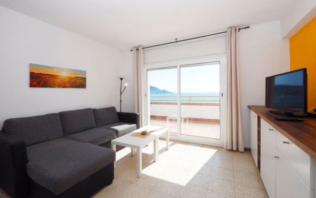 Roses Holiday Center 37940