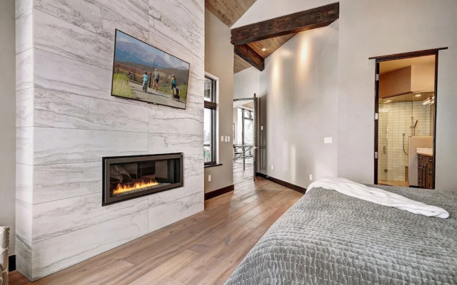 Spruce Ledge 4 Bedrooms 4.5 Bathrooms Townhouse