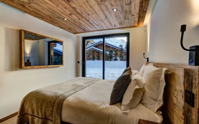 Chalet Red Fox