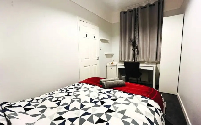 Luxury Entire Holiday Apartment - Self Checkin & Checkout