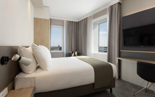 Holiday Inn Eindhoven Airport by IHG