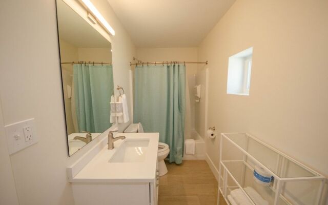 Seaport Inn