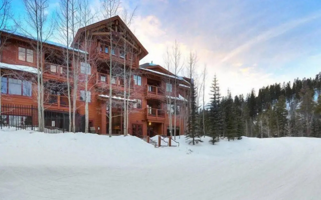 Ski-in Mountain Thunder Lodge 2 Bedroom Condo
