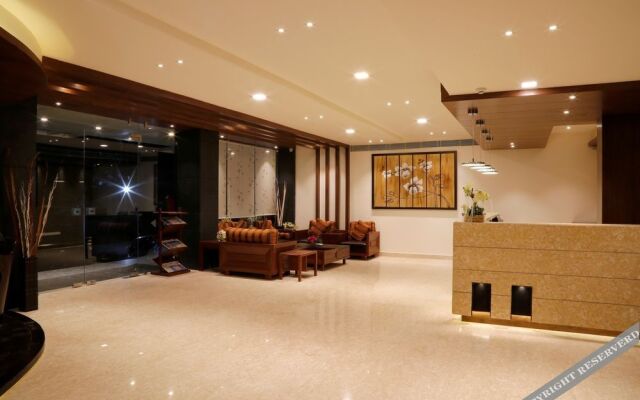 Xenious LN Courtyard Hotel