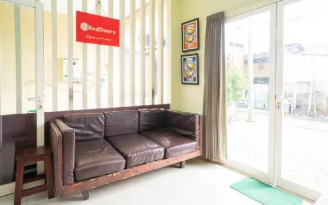 RedDoorz near Suncity Mall Sidoarjo