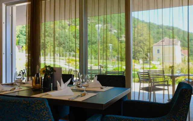 NUHR Medical - Hotel & Restaurant