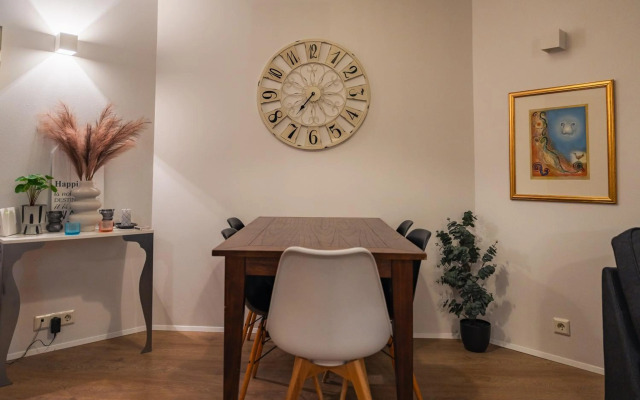 H100 Lovely 1-bedroom apartment on the main street