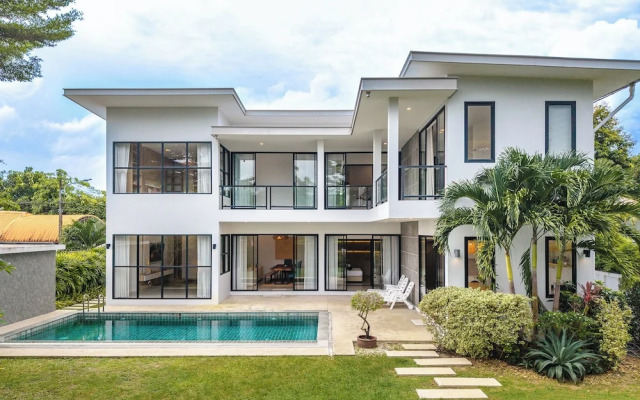 One of Phukets Best Villas V212