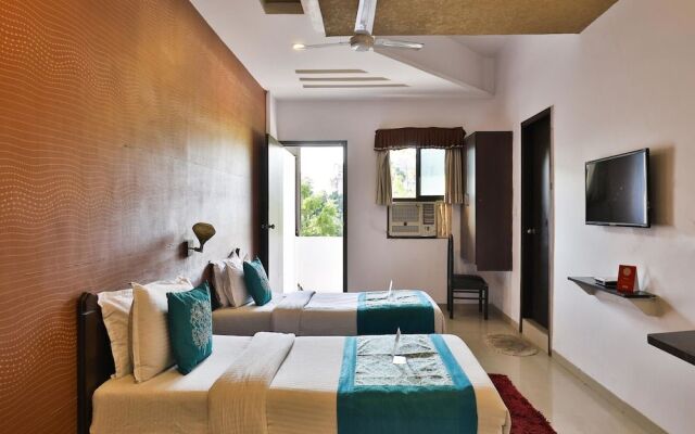 OYO Flagship 711 Hotel Crystal