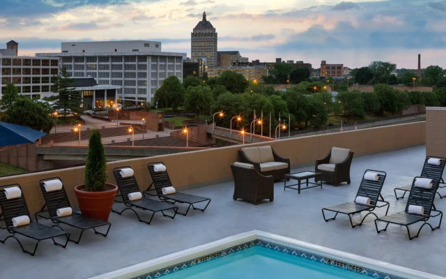 Radisson Rochester Riverside