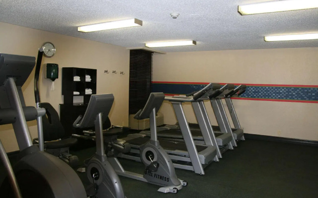 Holiday Inn Express Newark Airport Elizabeth by IHG