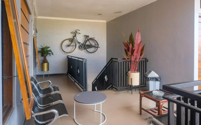 Super OYO 1226 Al Abror Homestay