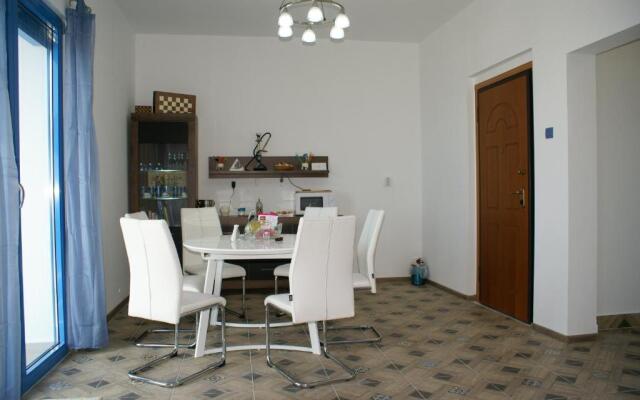 Island Apartment