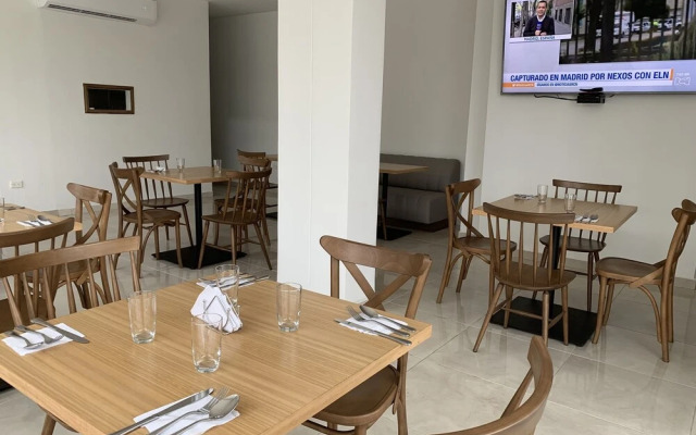 Hotel Mayales Plaza