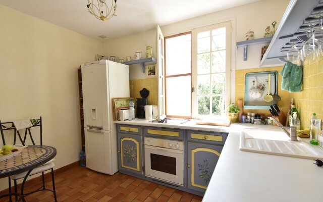 Modern Holiday Home in Languedoc-roussillon With Pool