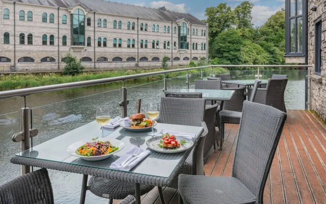 Riverside Hotel
