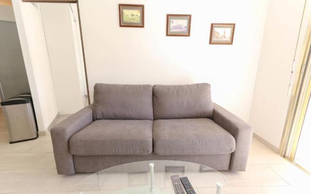 AC Appartment with terrace parking and pool- BENAKEY