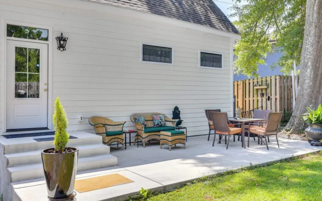~ 1 Mi to Dtwn: Wilmington Home w/ Patio!