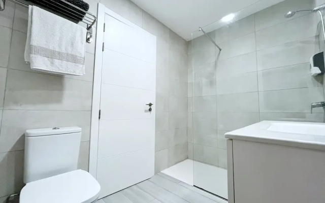 Superior Apartment Sleeps 2 With Pool