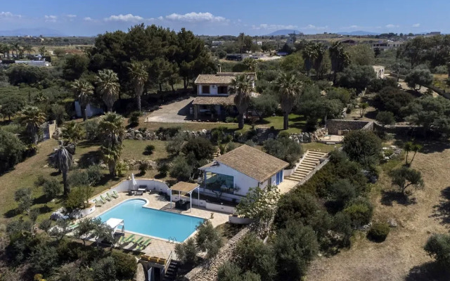 Villa Retreat With Mesmerizing sea View