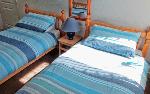 Spacious Holiday Home in Anglars-nozac With Swimming Pool